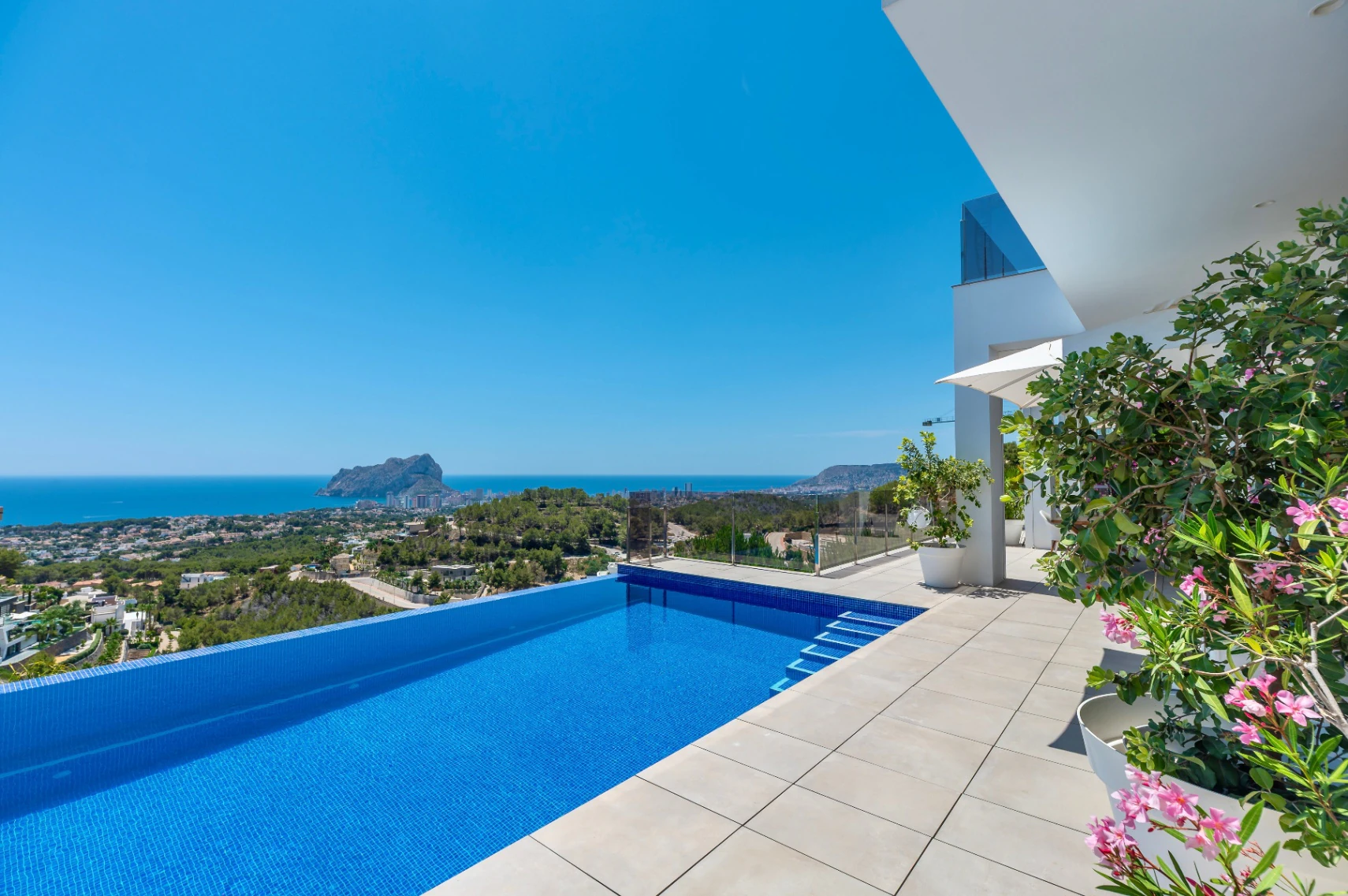 Villa en Rac&oacute; de Galeno, Benissa Costa &mdash; Posici&oacute;n Elevada con Vistas Panor&aacute;micas al Mar