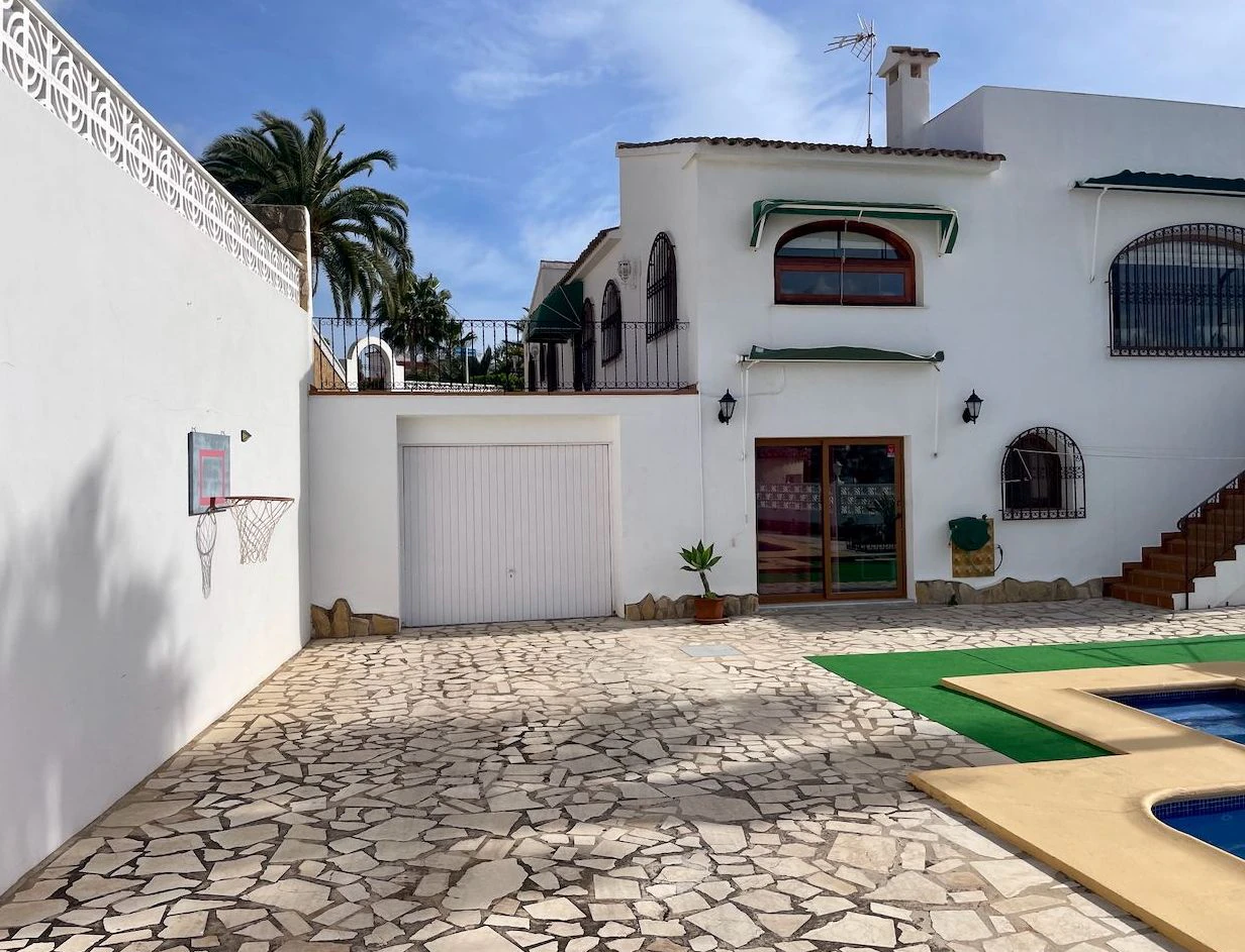 Villa con vistas al mar en venta en Benissa, San Jaime