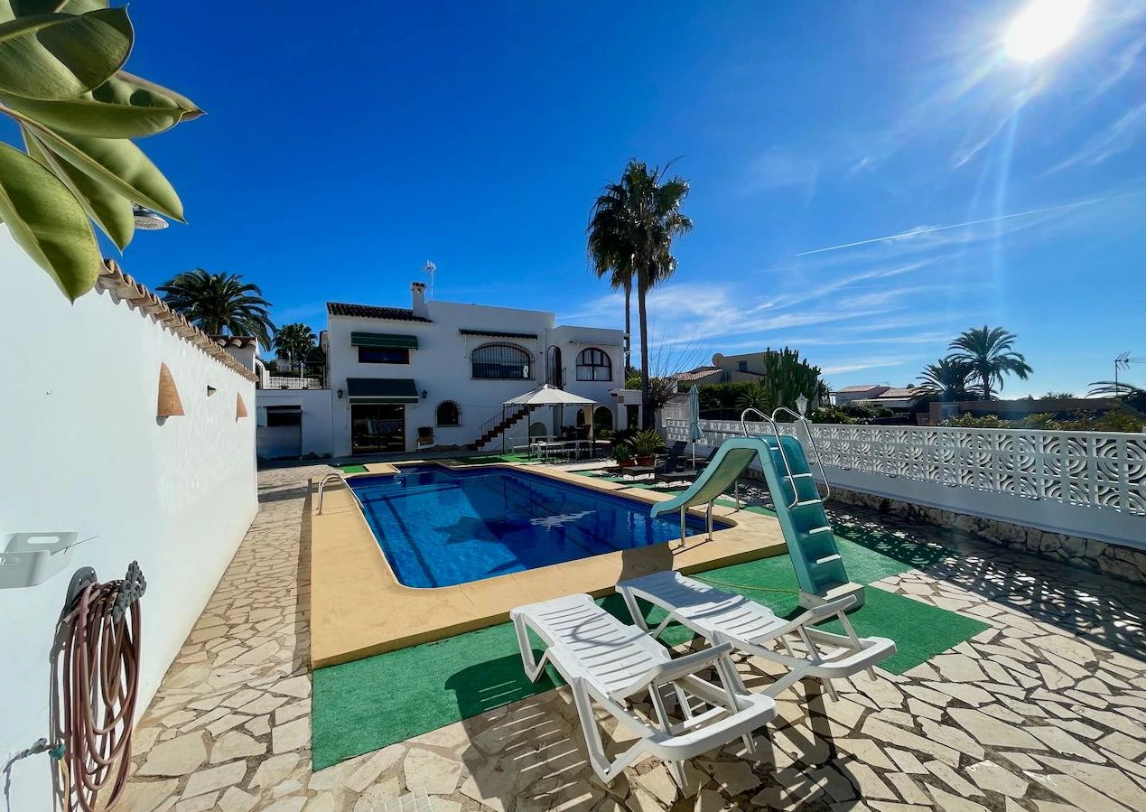 Villa con vistas al mar en venta en Benissa, San Jaime