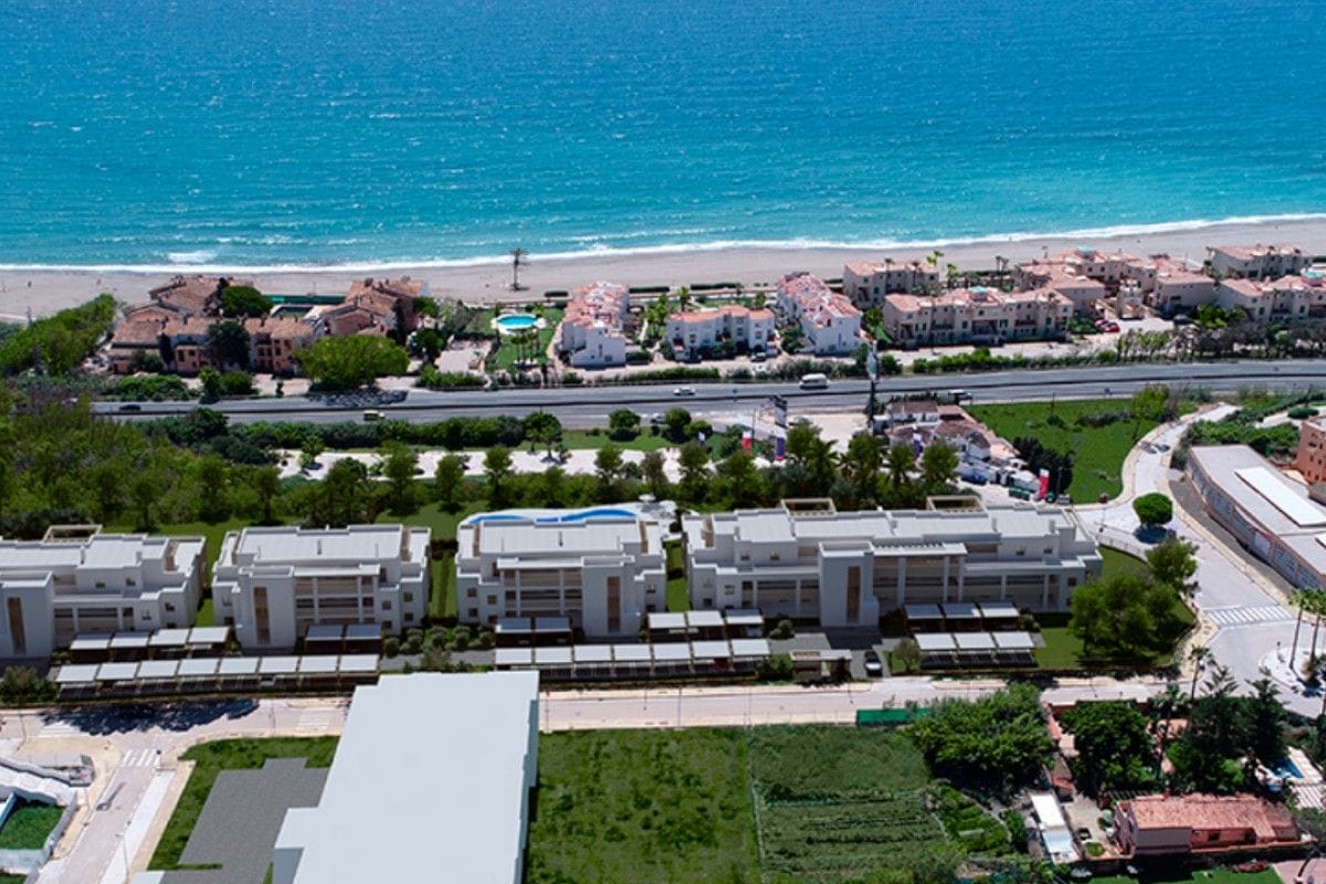 Apartamento moderno con terraza en Casares costa