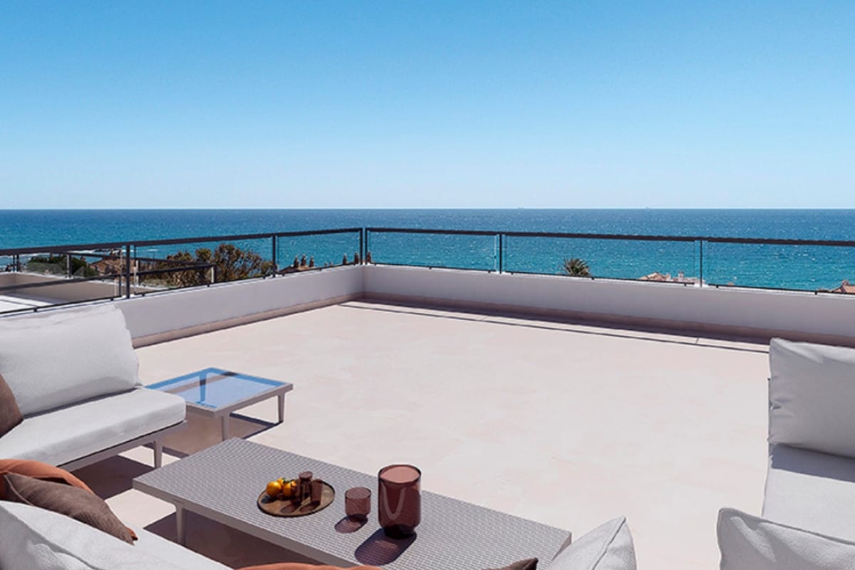 Apartamento moderno con terraza en Casares costa