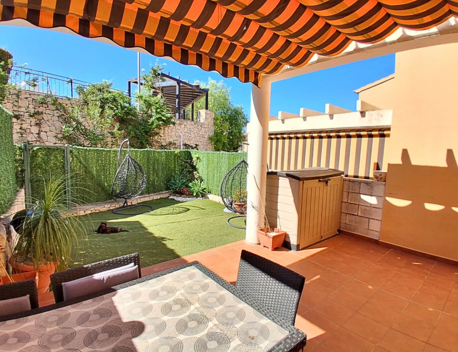 Encantador bungalow de 3 dormitorios cerca del mar