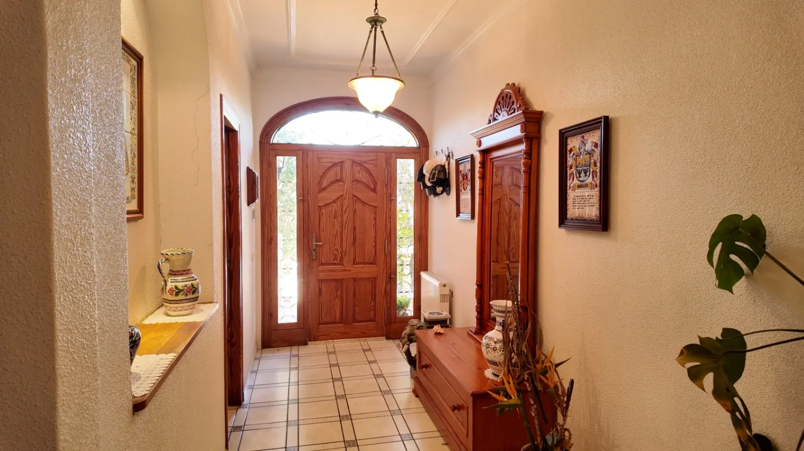 Amplio chalet independiente con 5 dormitorios y piscina en Calpe