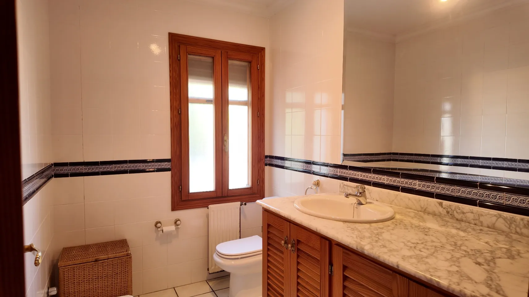 Amplio chalet independiente con 5 dormitorios y piscina en Calpe
