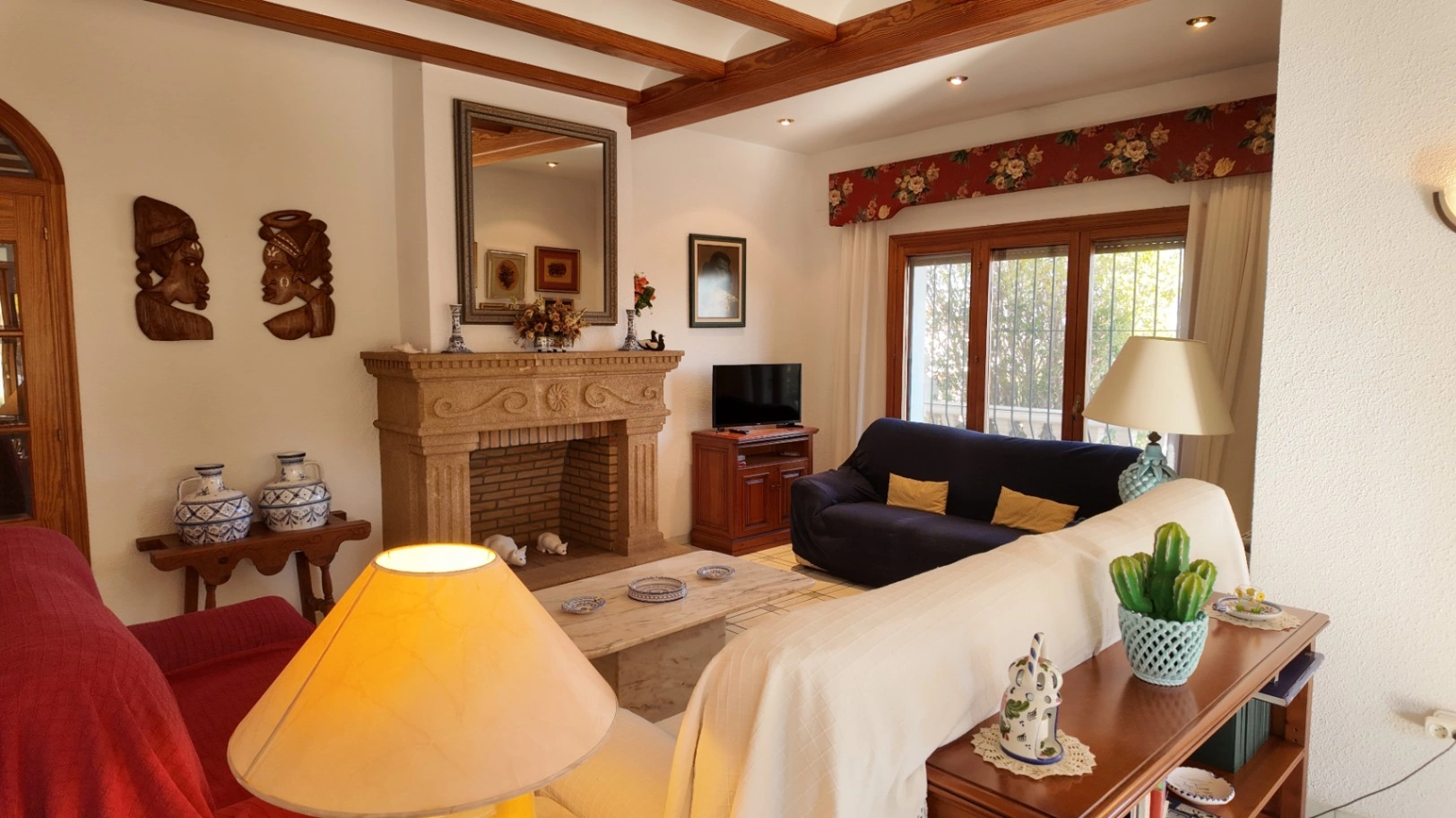 Amplio chalet independiente con 5 dormitorios y piscina en Calpe