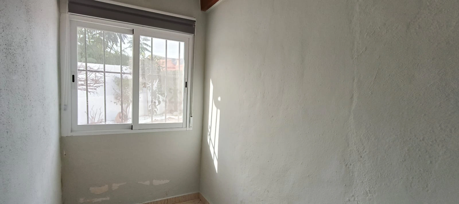 Apartamento con jardín, vistas abiertas, piscina y tenis comunitaria a 1 km del centro y del mar