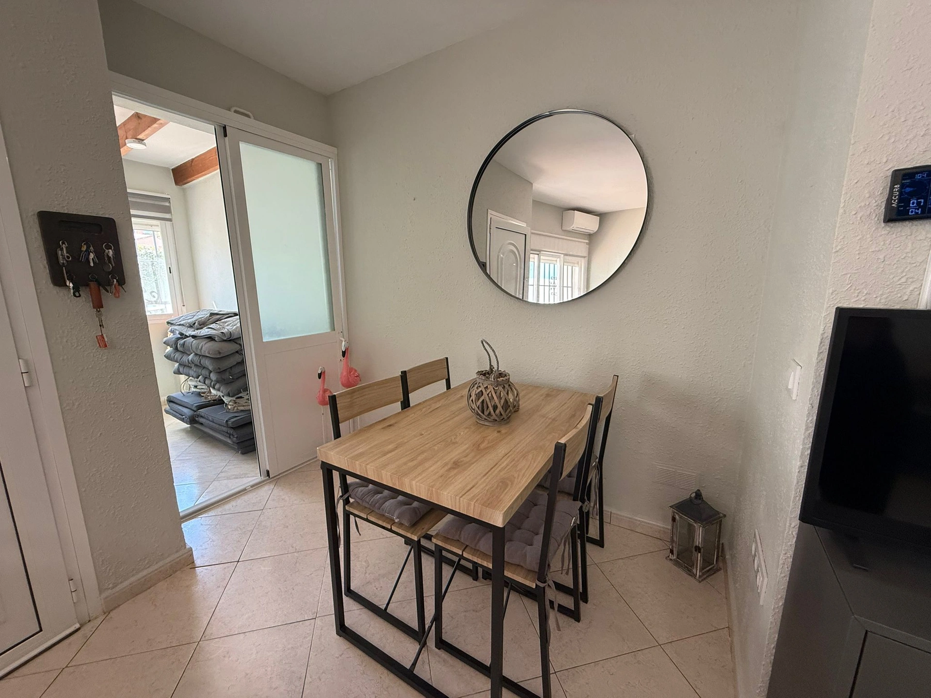 Apartamento con jardín, vistas abiertas, piscina y tenis comunitaria a 1 km del centro y del mar