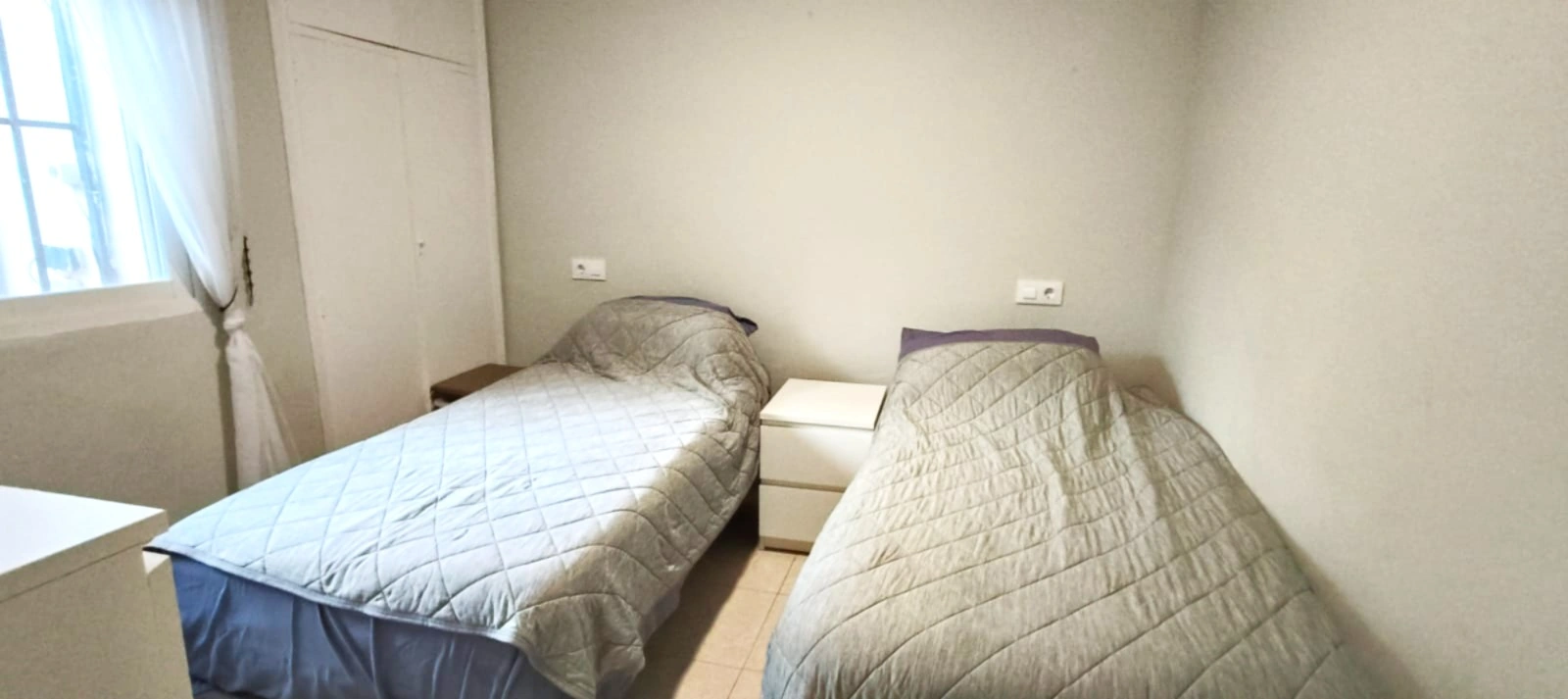 Apartamento con jardín, vistas abiertas, piscina y tenis comunitaria a 1 km del centro y del mar