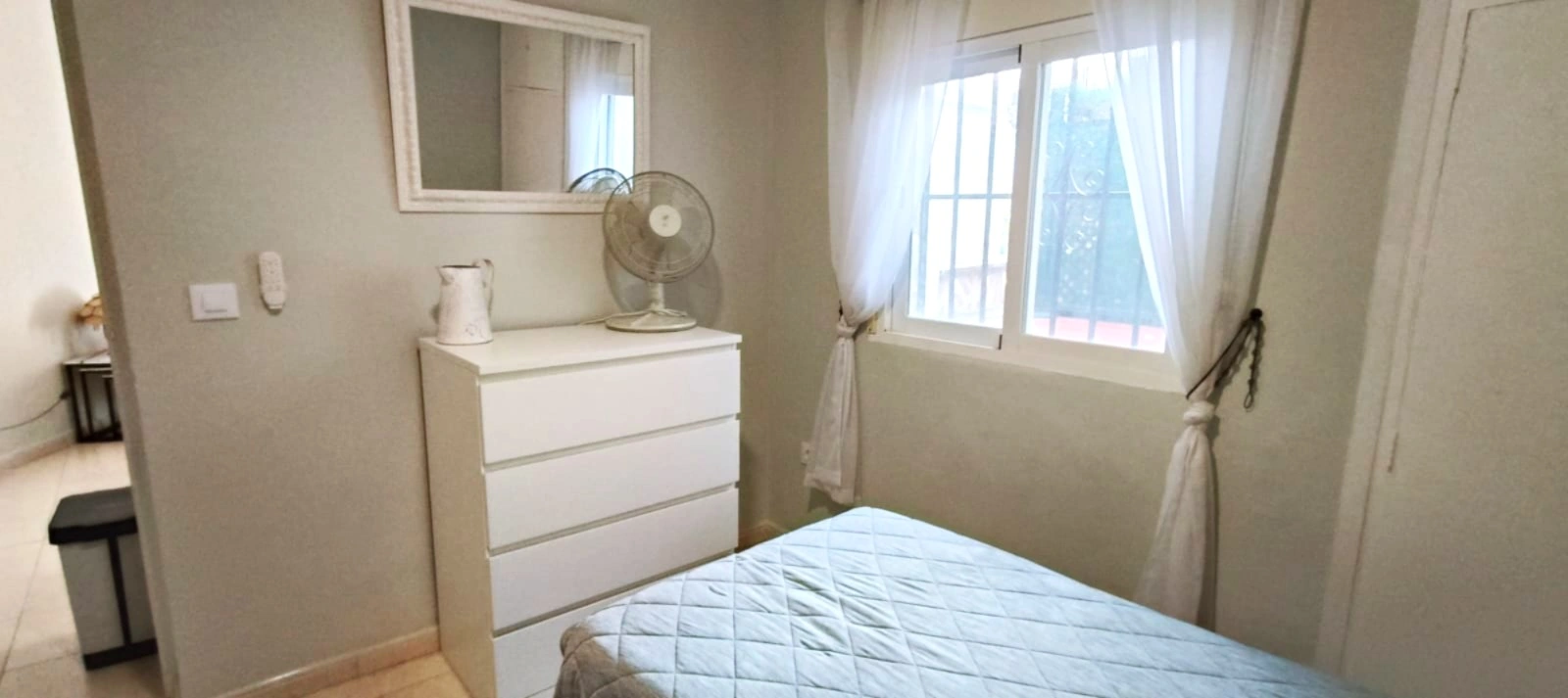 Apartamento con jardín, vistas abiertas, piscina y tenis comunitaria a 1 km del centro y del mar