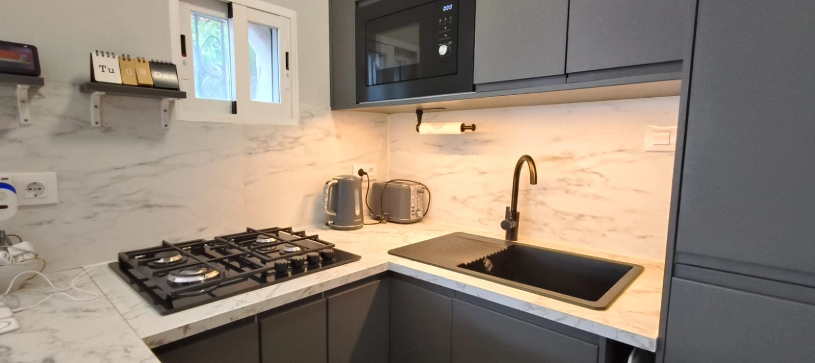 Apartamento con jardín, vistas abiertas, piscina y tenis comunitaria a 1 km del centro y del mar