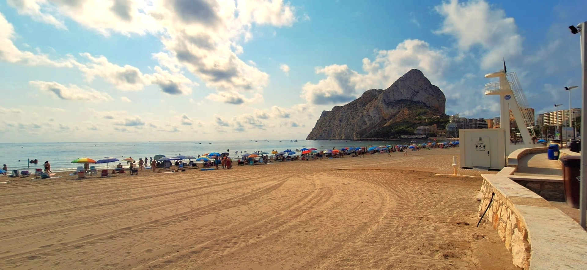Apto de 2 dormitorios y dos terrazas en Primera Línea de la Playa la Fossa, Calpe