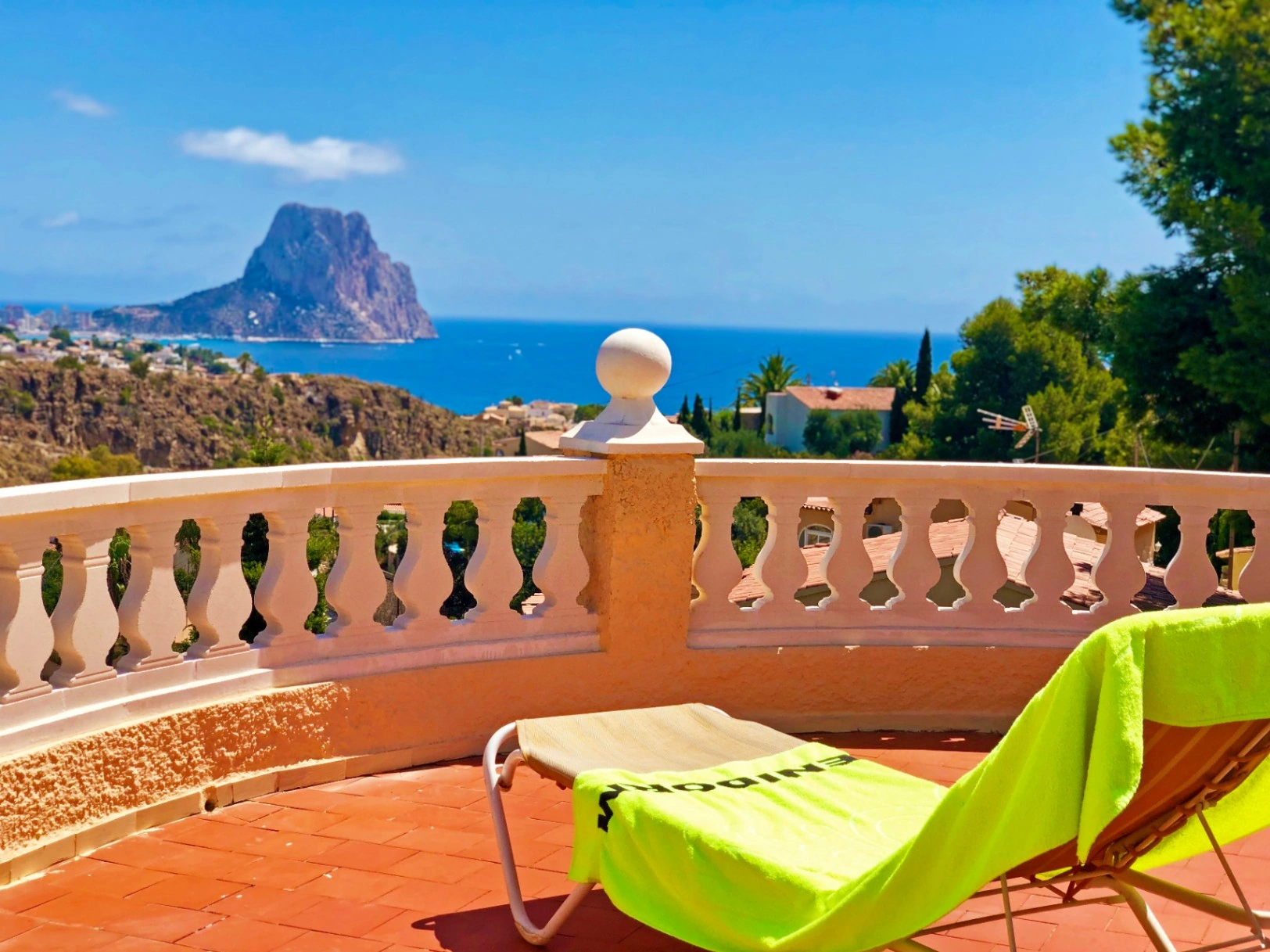 Villa de 3 dormitorios con vistas al mar y a las montañas