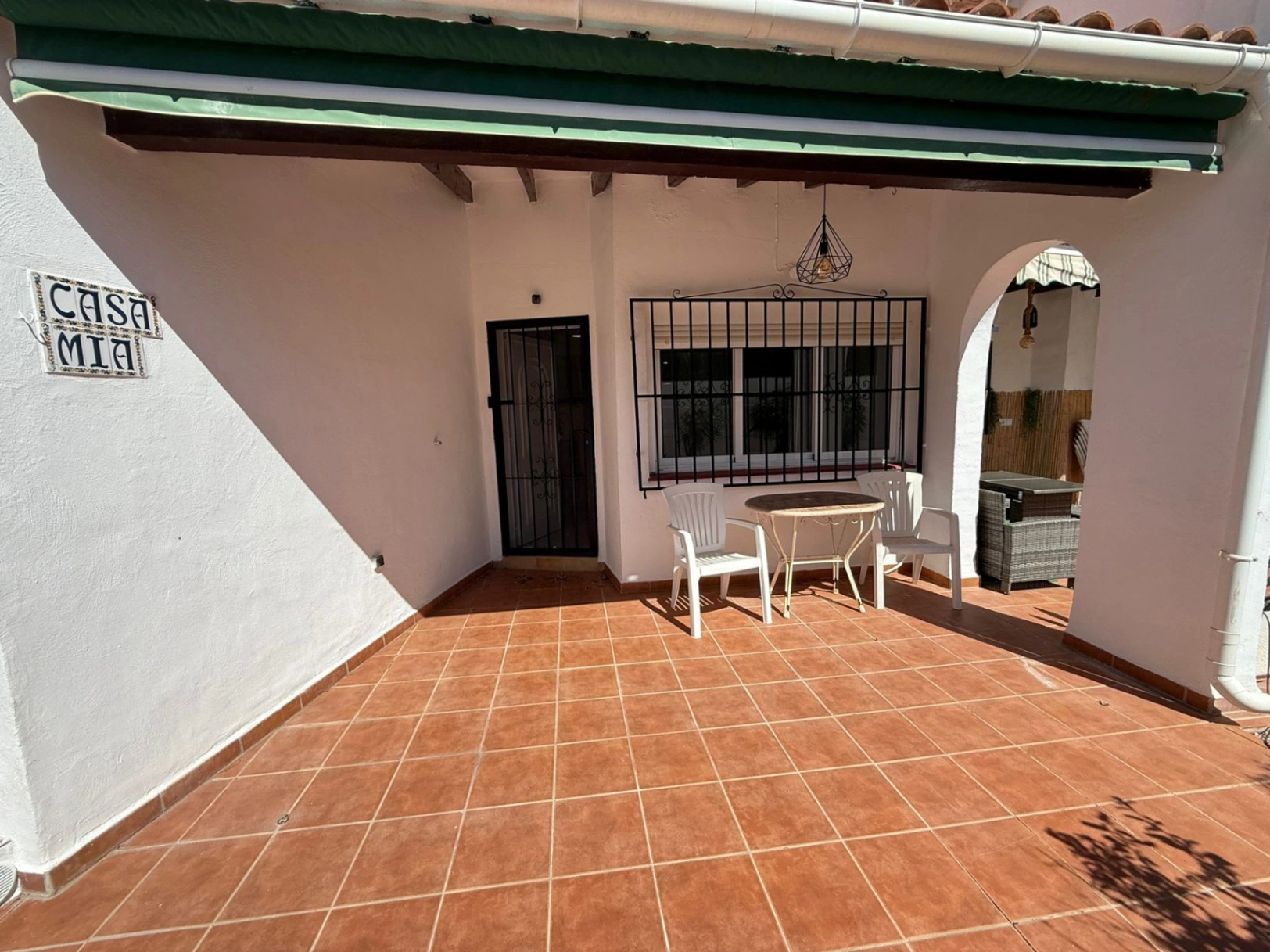 Apartamento con jardín, vistas abiertas, piscina y tenis comunitaria a 1 km del centro y del mar