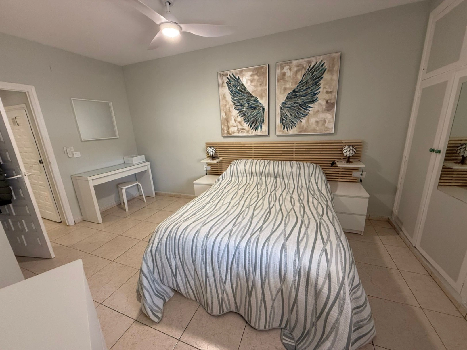 Apartamento con jardín, vistas abiertas, piscina y tenis comunitaria a 1 km del centro y del mar