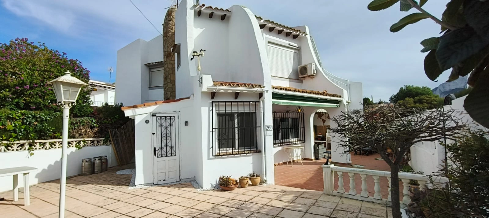 Apartamento con jardín, vistas abiertas, piscina y tenis comunitaria a 1 km del centro y del mar