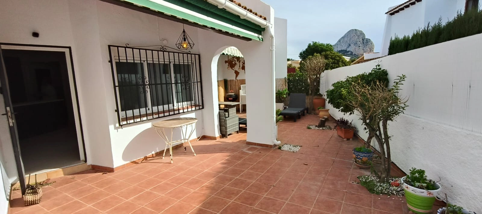 Apartamento con jardín, vistas abiertas, piscina y tenis comunitaria a 1 km del centro y del mar