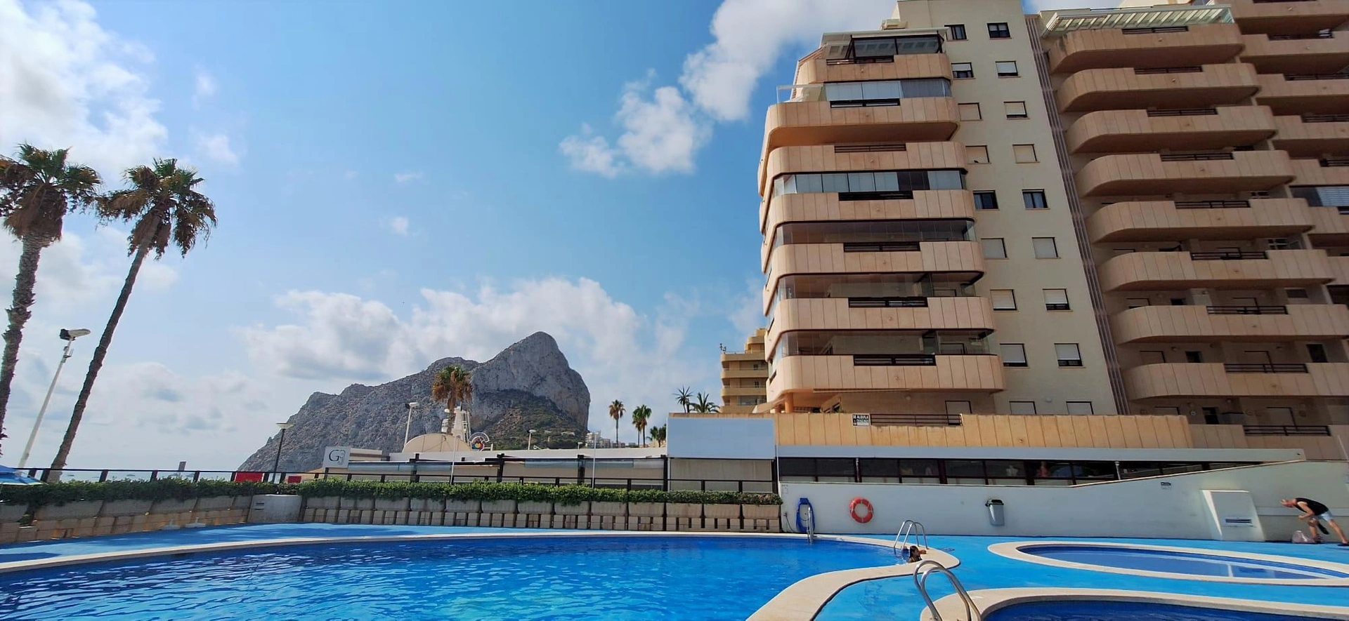 Apto de 2 dormitorios y dos terrazas en Primera Línea de la Playa la Fossa, Calpe