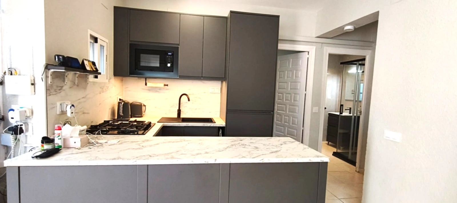 Apartamento con jardín, vistas abiertas, piscina y tenis comunitaria a 1 km del centro y del mar