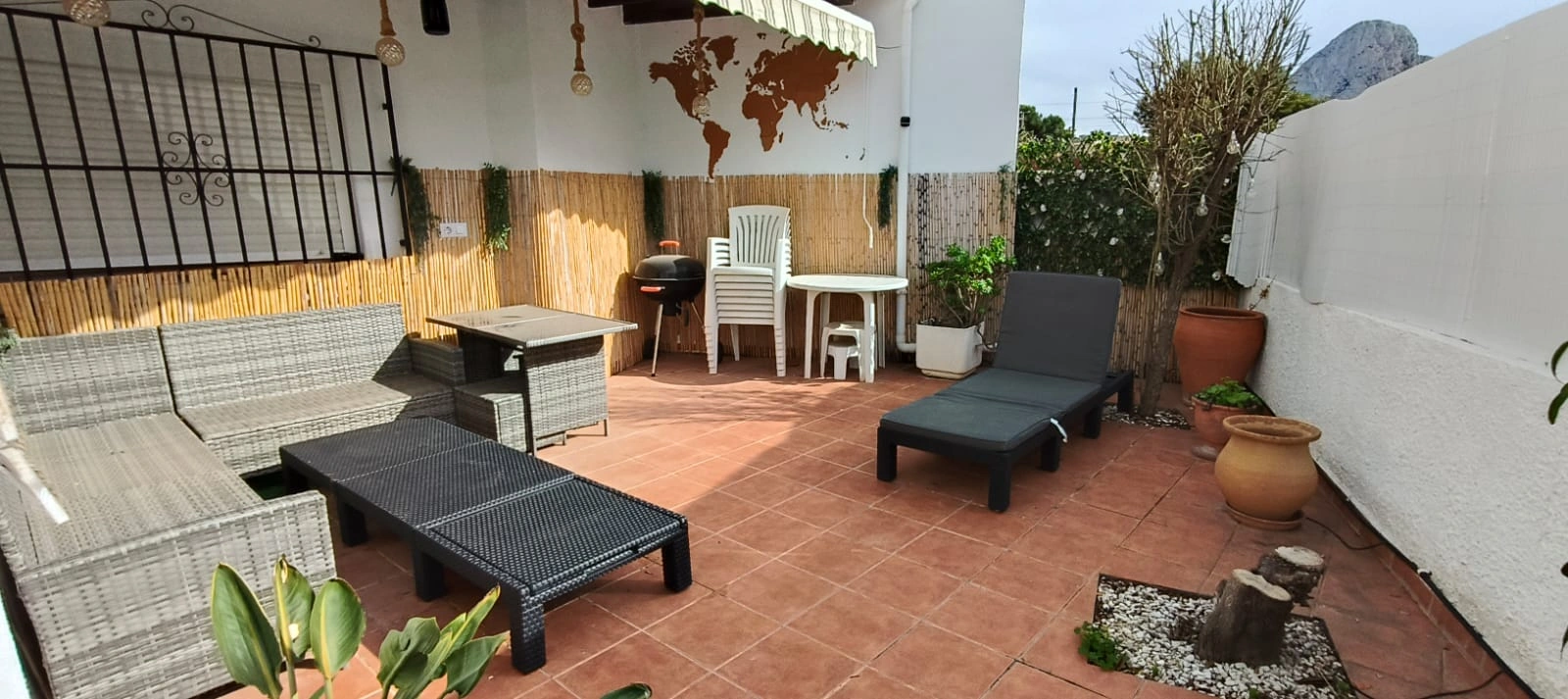 Apartamento con jardín, vistas abiertas, piscina y tenis comunitaria a 1 km del centro y del mar