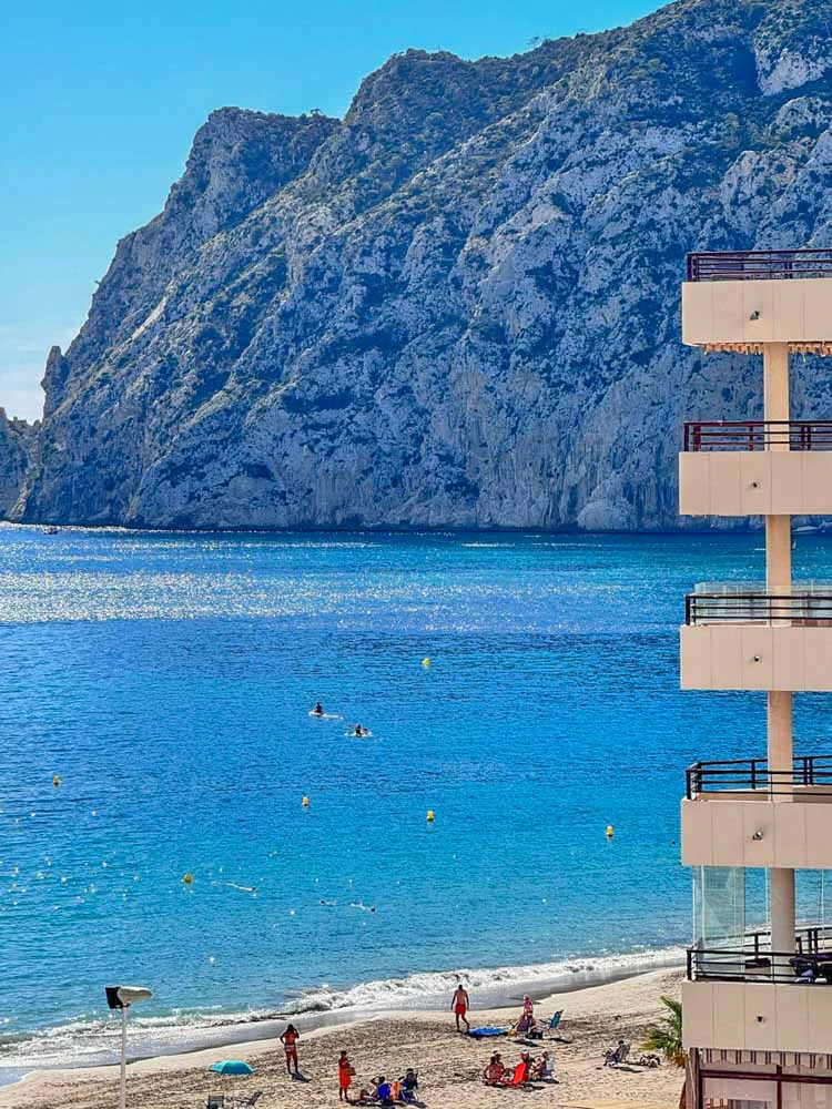 APARTAMENTO REFORMADO EN LA FOSSA CON VISTAS AL MAR