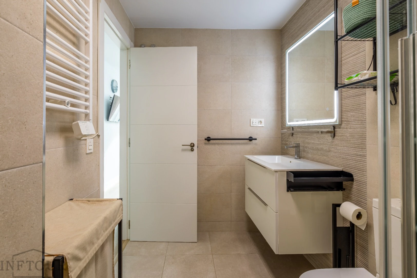 Piso en Calpe con vistas al mar y piscina – 2 dormitorios, terraza y parking