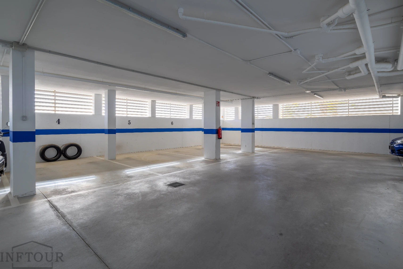 Piso en Calpe con vistas al mar y piscina – 2 dormitorios, terraza y parking