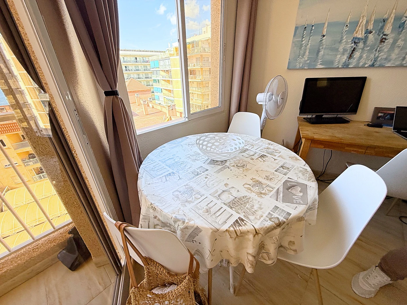 apartamento céntrico con vistas al mar y terraza