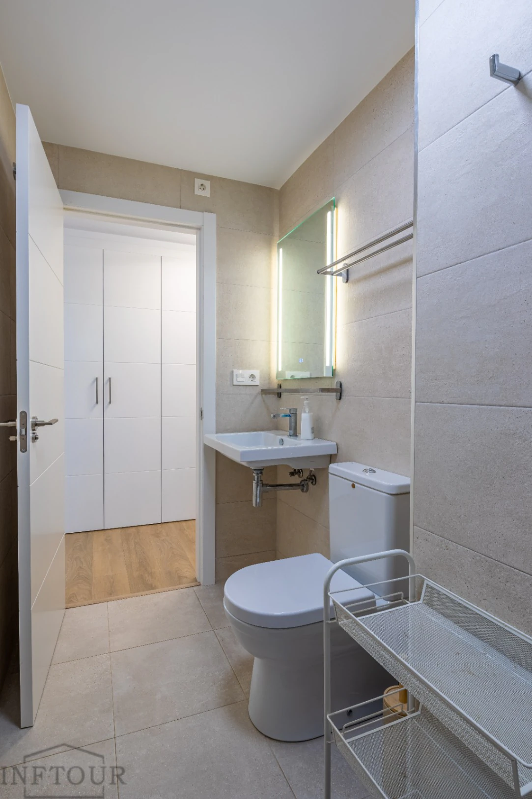 Piso en Calpe con vistas al mar y piscina – 2 dormitorios, terraza y parking