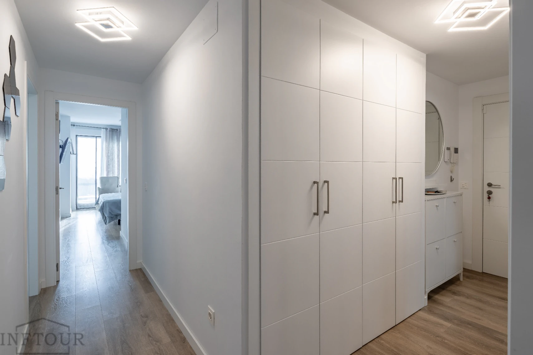 Piso en Calpe con vistas al mar y piscina – 2 dormitorios, terraza y parking
