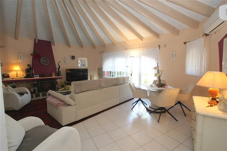Bonita villa a la venta en Maryvilla