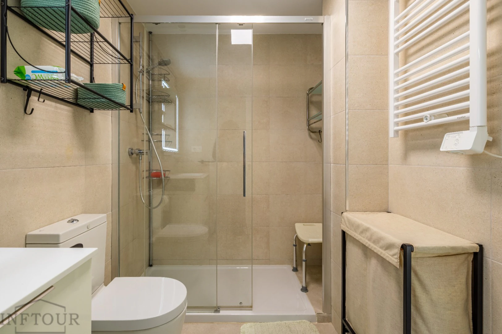 Piso en Calpe con vistas al mar y piscina – 2 dormitorios, terraza y parking