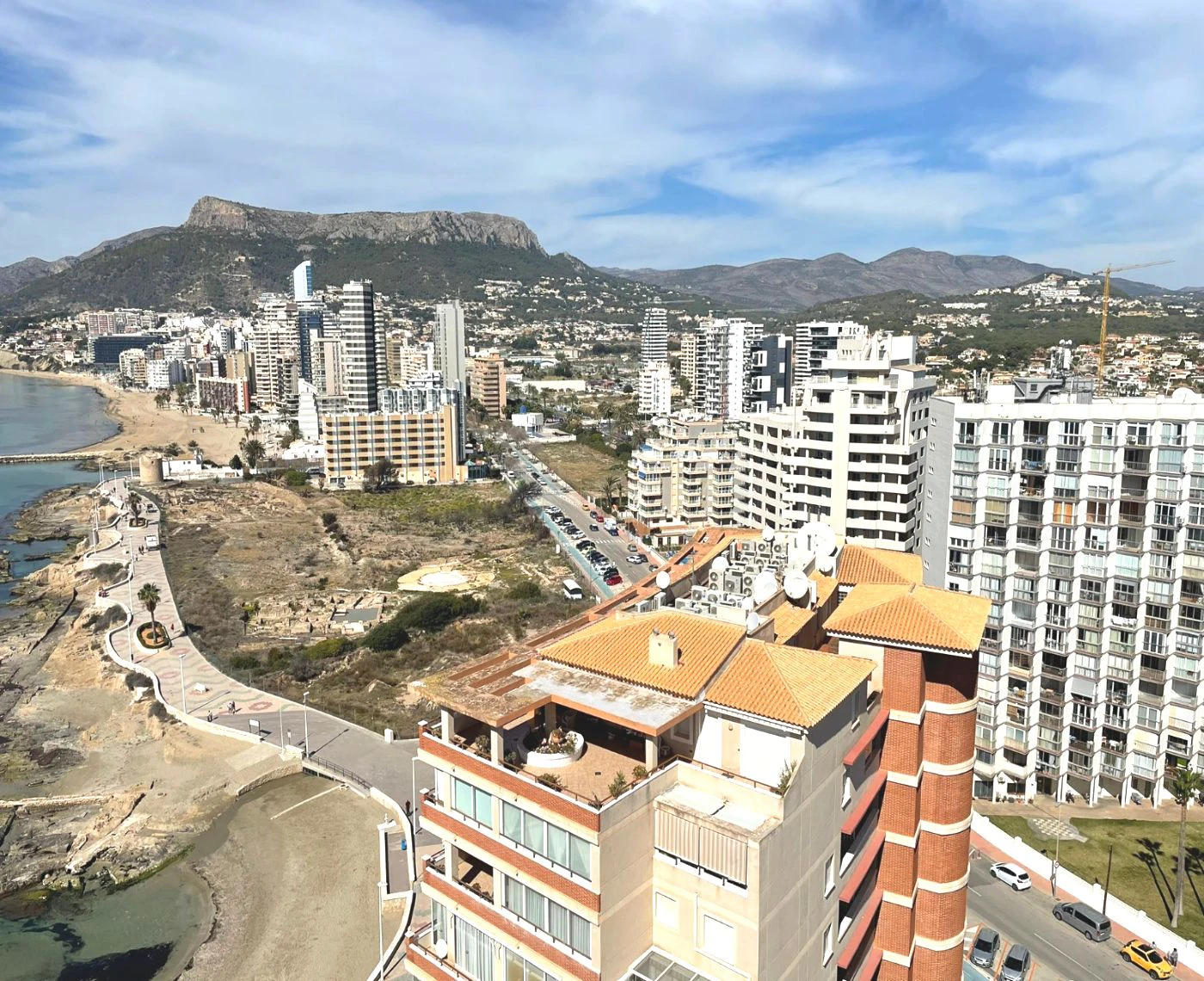 Tu rincón frente al Mediterráneo: luz, mar y tranquilidad en Calpe