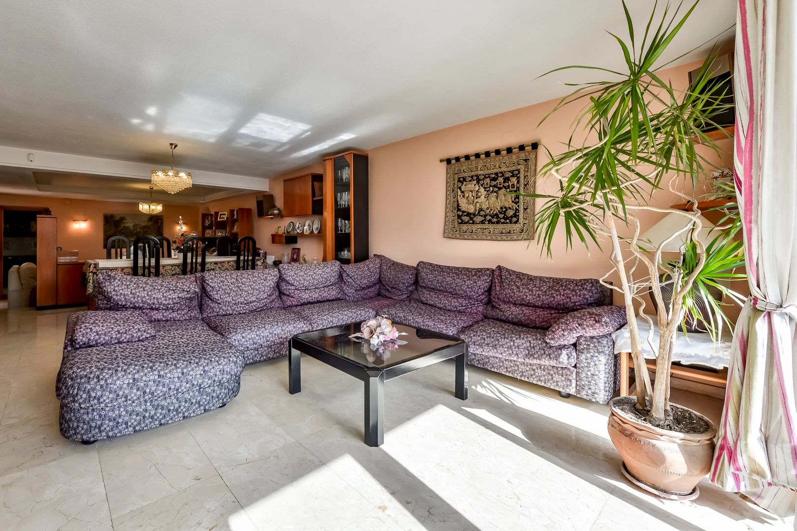 AMPLIA CASA EN BENIDORM