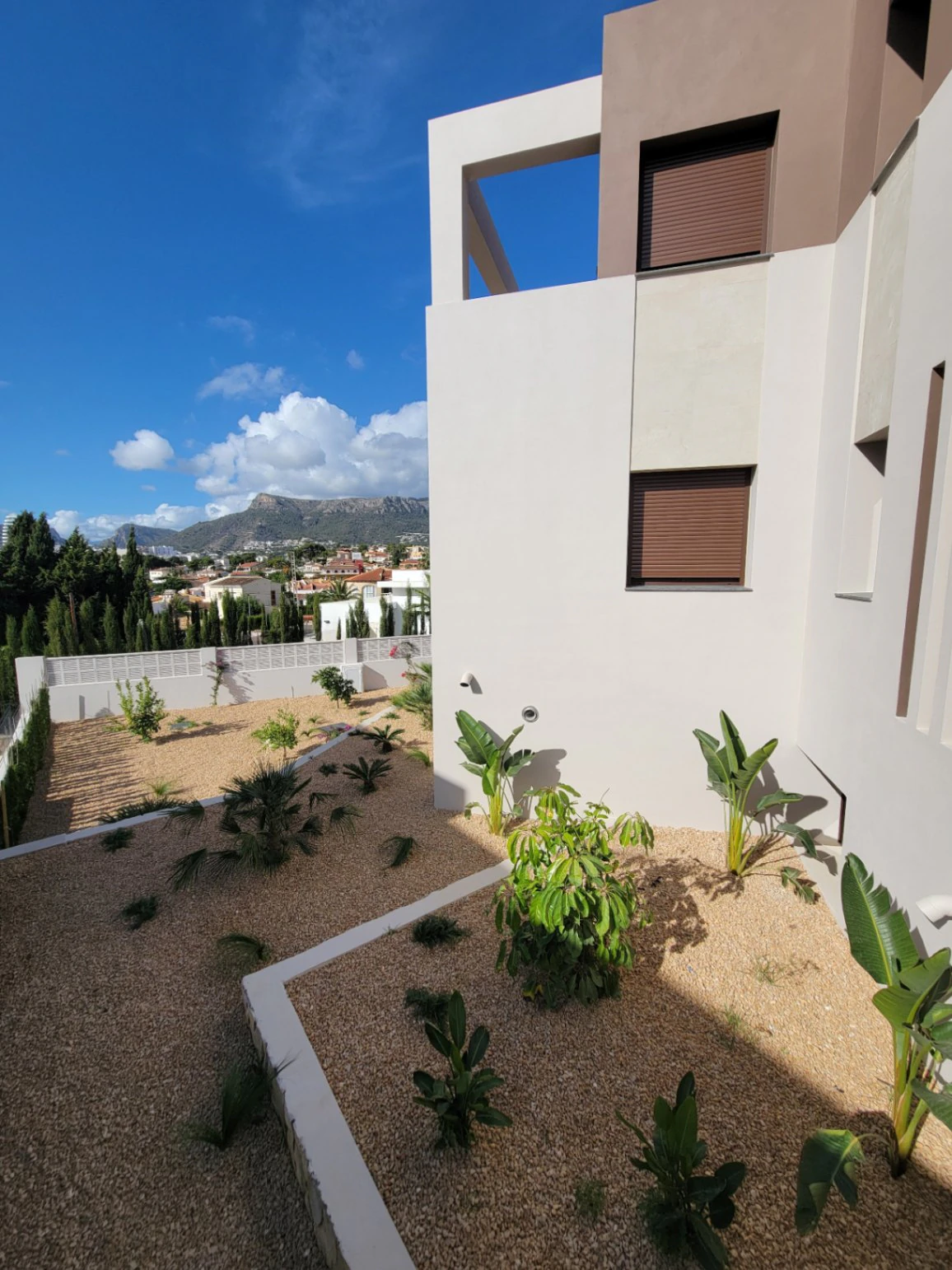 VILLA DE NUEVA CONSTRUCCION CERCA DE TODOS LOS SERVICIOS