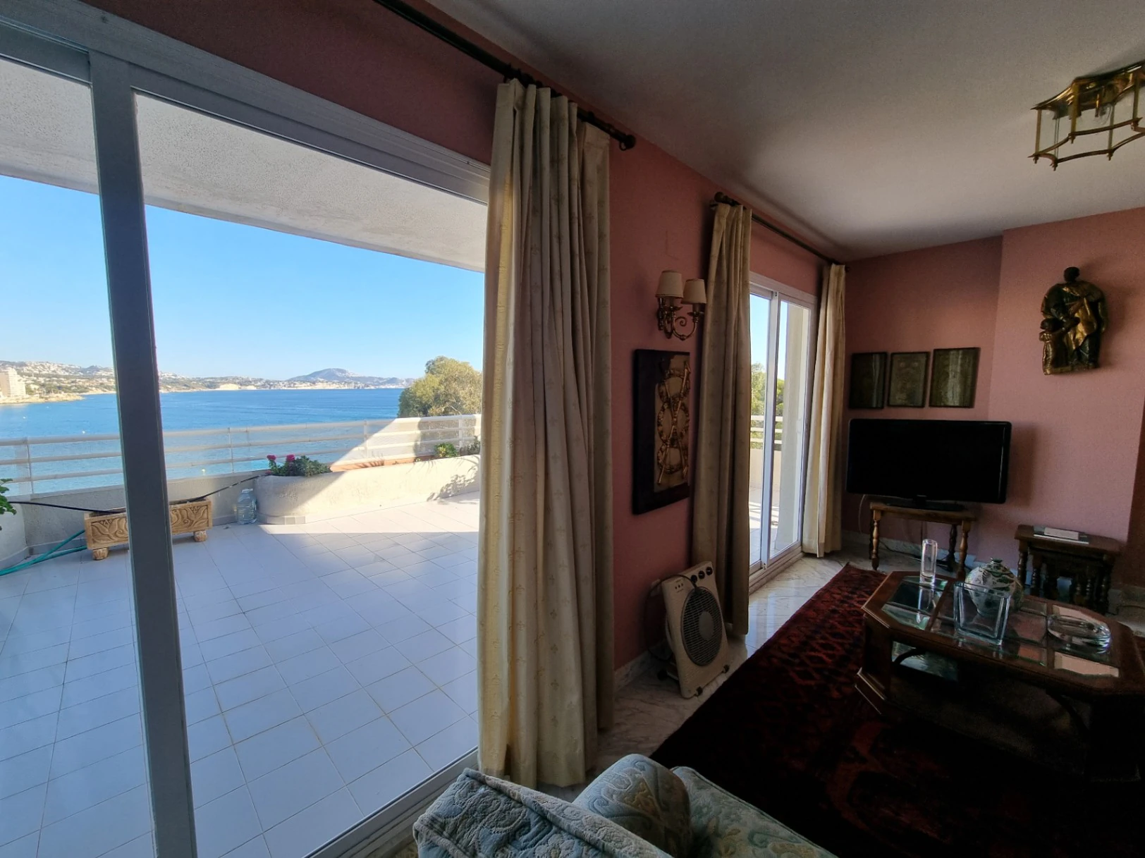 APARTAMENTO SITUADO EN PRIMERA LINEA