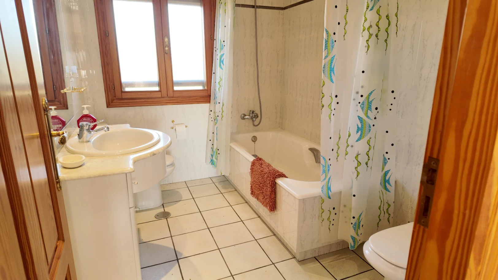 Amplio chalet independiente con 5 dormitorios y piscina en Calpe