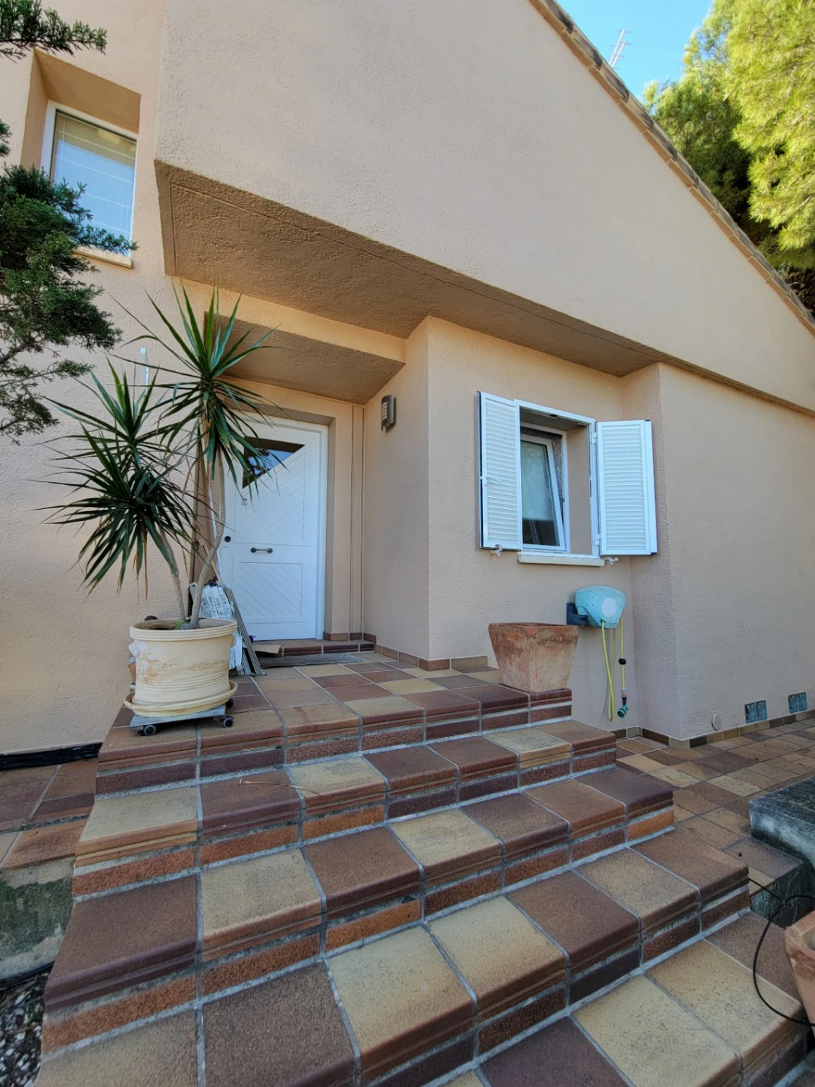 VILLA CON APARTAMENTO DE INVITADOS EN BUENA UBICACION