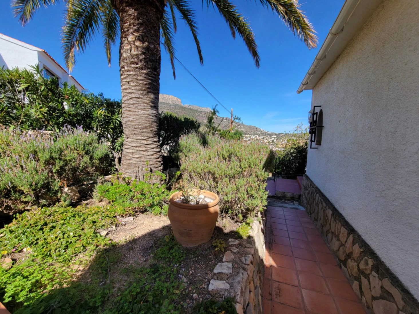 VILLA EN MARYVILLA CON VISTAS ESPECTACULARES CON PROYECTO MODERNO