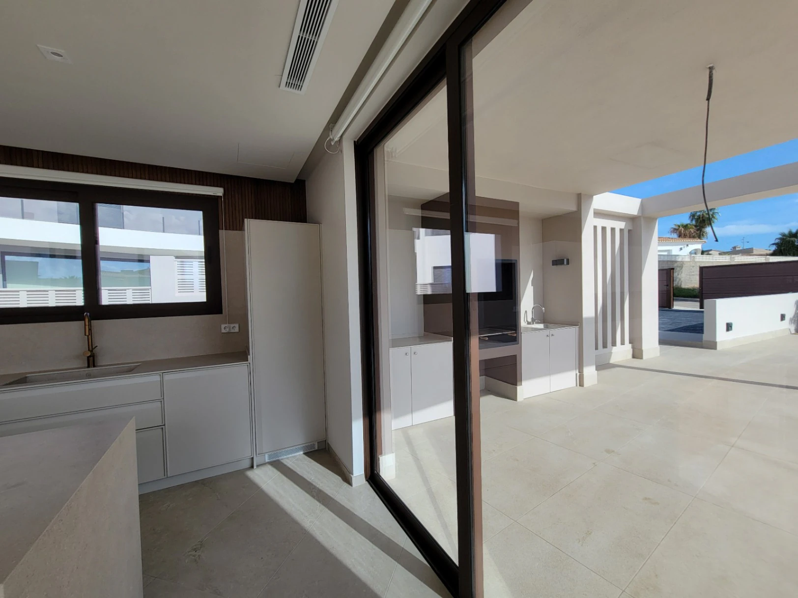 VILLA DE NUEVA CONSTRUCCION CERCA DE TODOS LOS SERVICIOS