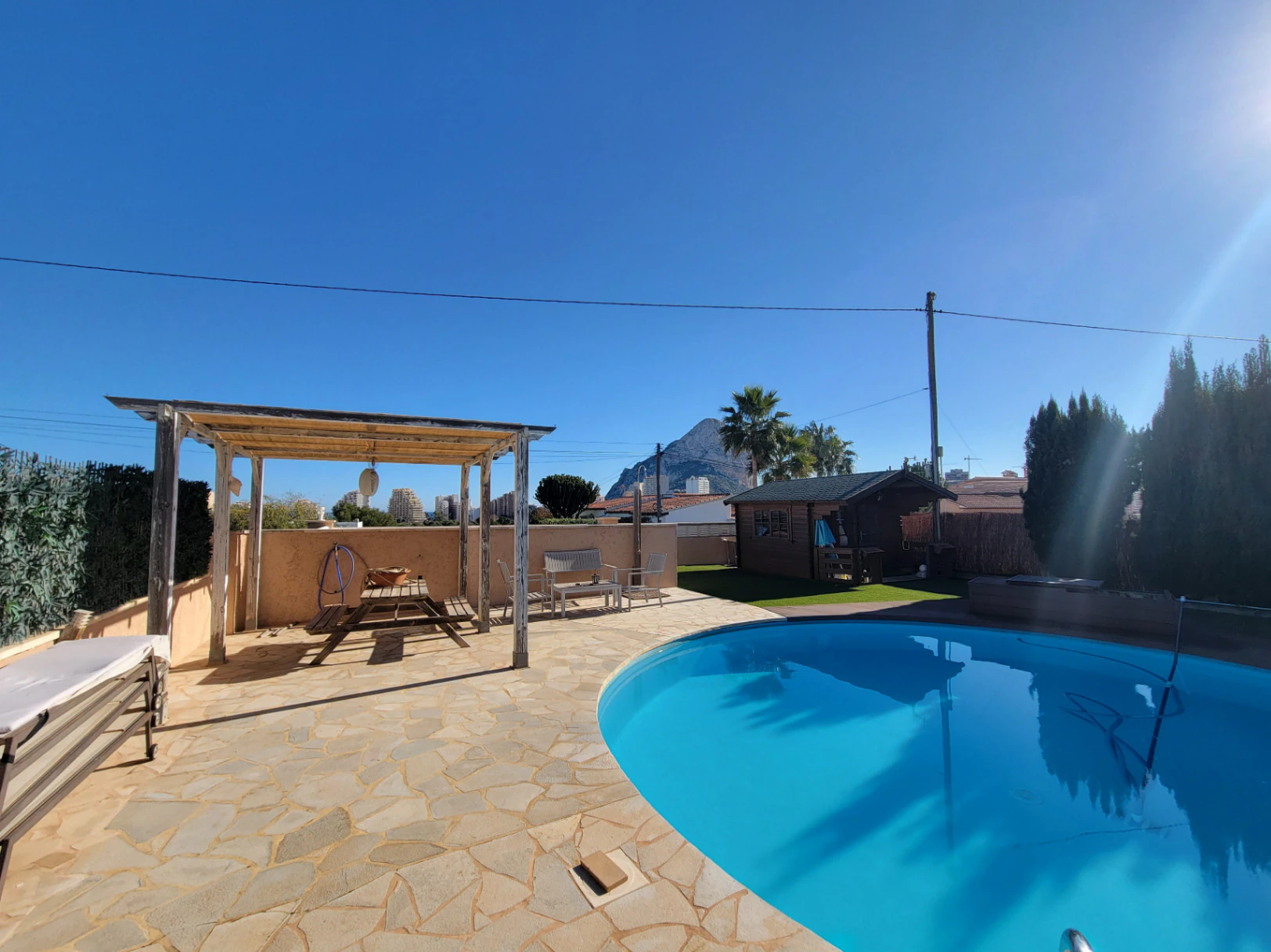 VILLA CON APARTAMENTO DE INVITADOS EN BUENA UBICACION