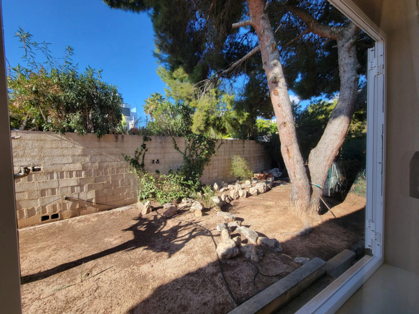 VILLA CON APARTAMENTO DE INVITADOS EN BUENA UBICACION