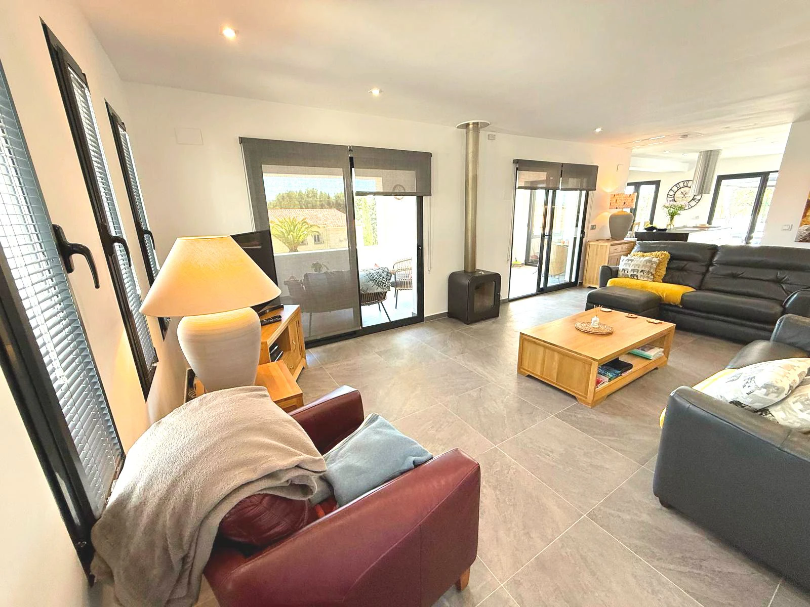 Villa moderna en una sola planta , ideal para vivir todo el año