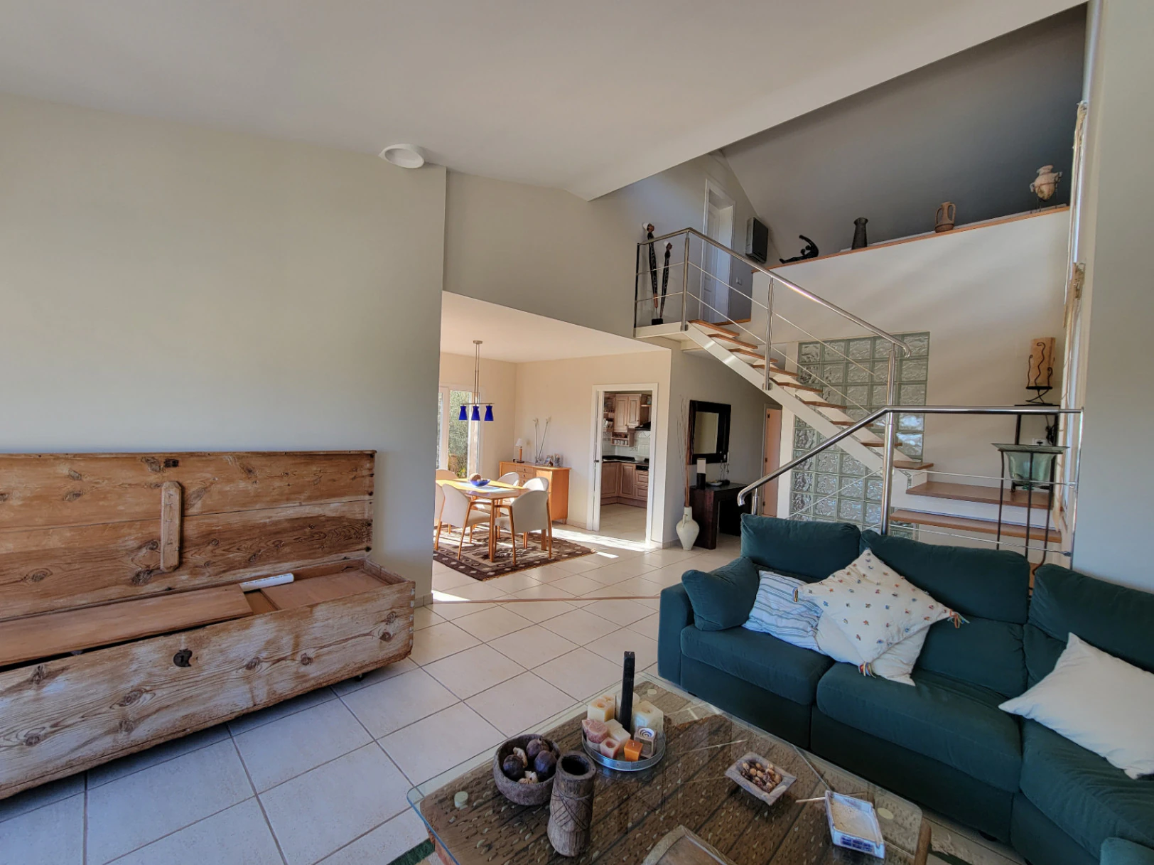 VILLA CON APARTAMENTO DE INVITADOS EN BUENA UBICACION