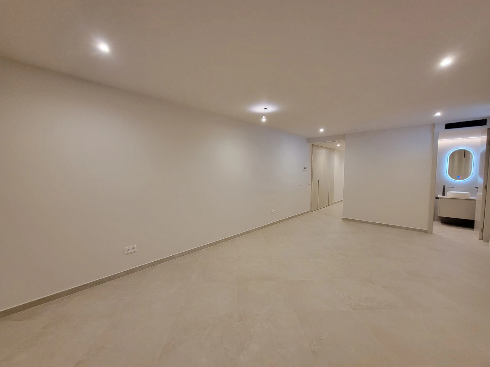 VILLA DE NUEVA CONSTRUCCION CERCA DE TODOS LOS SERVICIOS