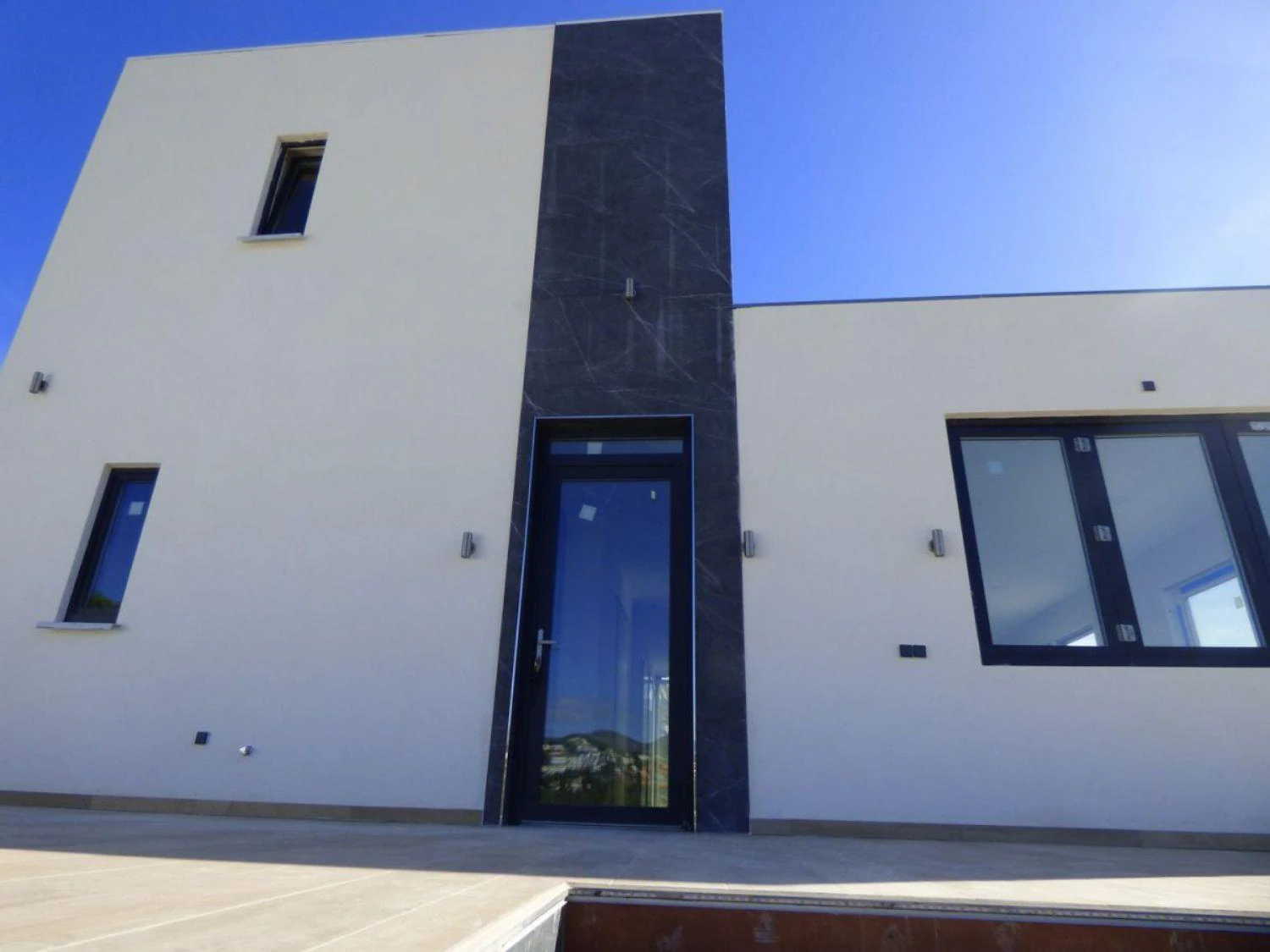 Se vende una hermosa villa bioclimática recién construida.