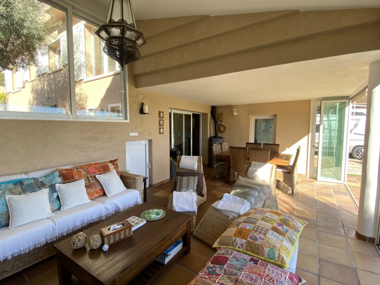 VILLA CON APARTAMENTO DE INVITADOS EN BUENA UBICACION
