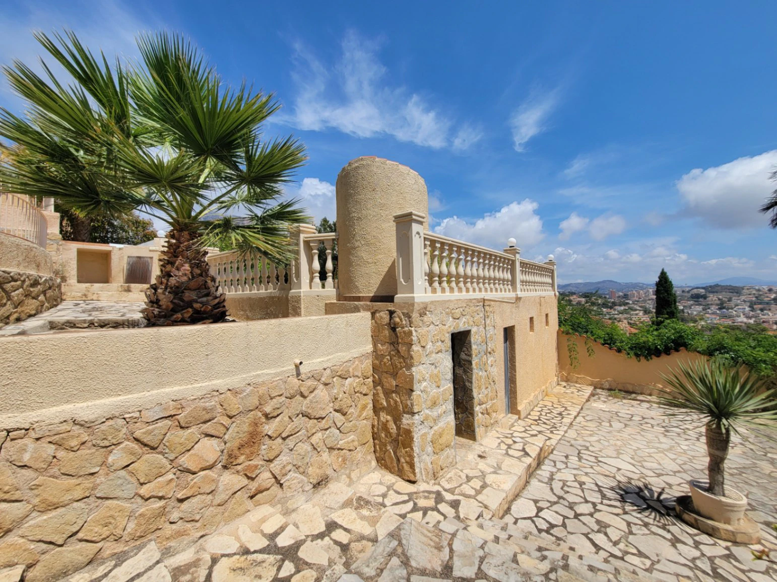 VILLA EN MARYVILLA CON VISTAS ESPECTACULARES