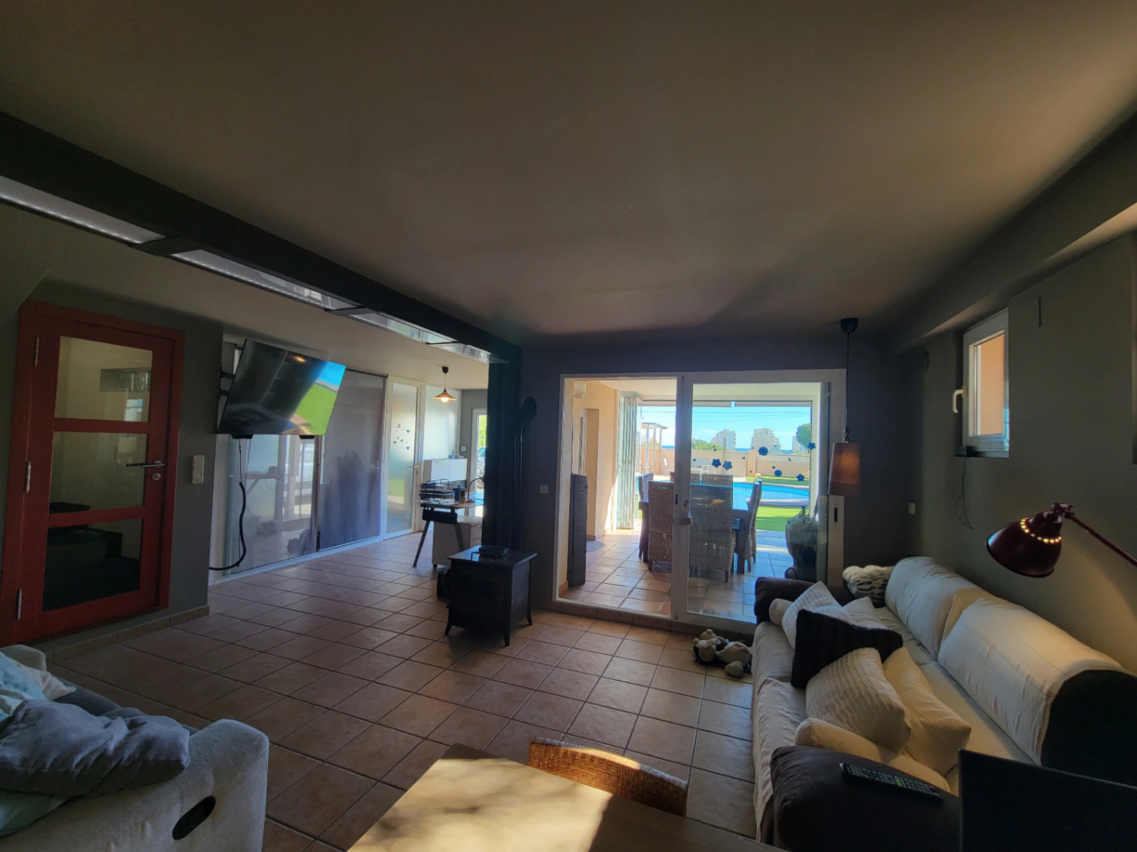 VILLA CON APARTAMENTO DE INVITADOS EN BUENA UBICACION