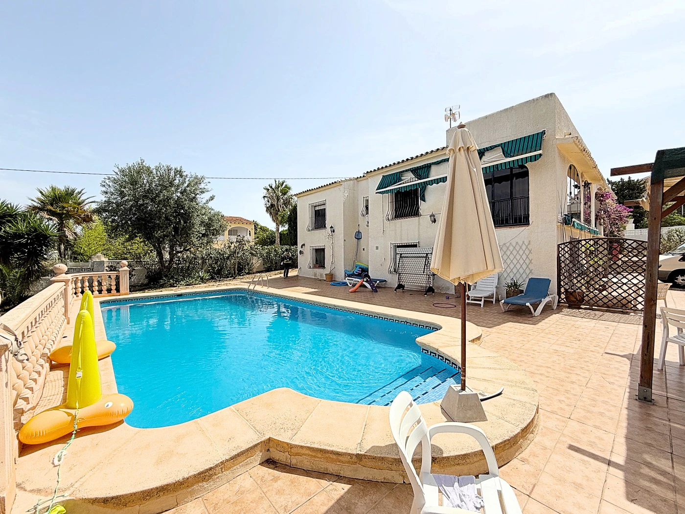 Encantadora Villa en Calpe con Vistas Panorámicas en Zona Residencial Exclusiva