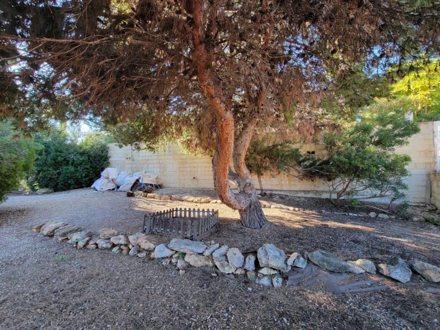 VILLA CON APARTAMENTO DE INVITADOS EN BUENA UBICACION